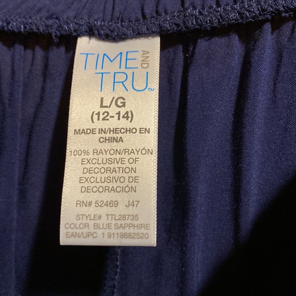 Time and Tru brand Women’s skirt and shirt set NWT - Picture 5 of 7